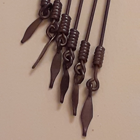 A687 earings. Green stone in each dangling ear - Picture 3 of 8